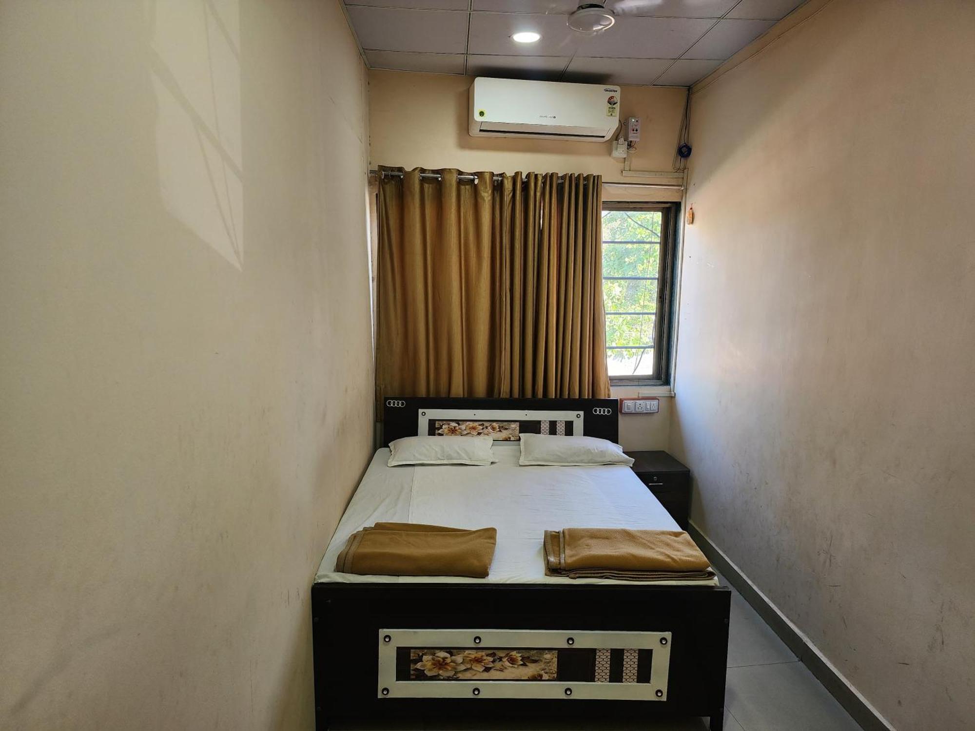 Hotel Diamond Ac Dormitory And Guest House Surate Exterior foto
