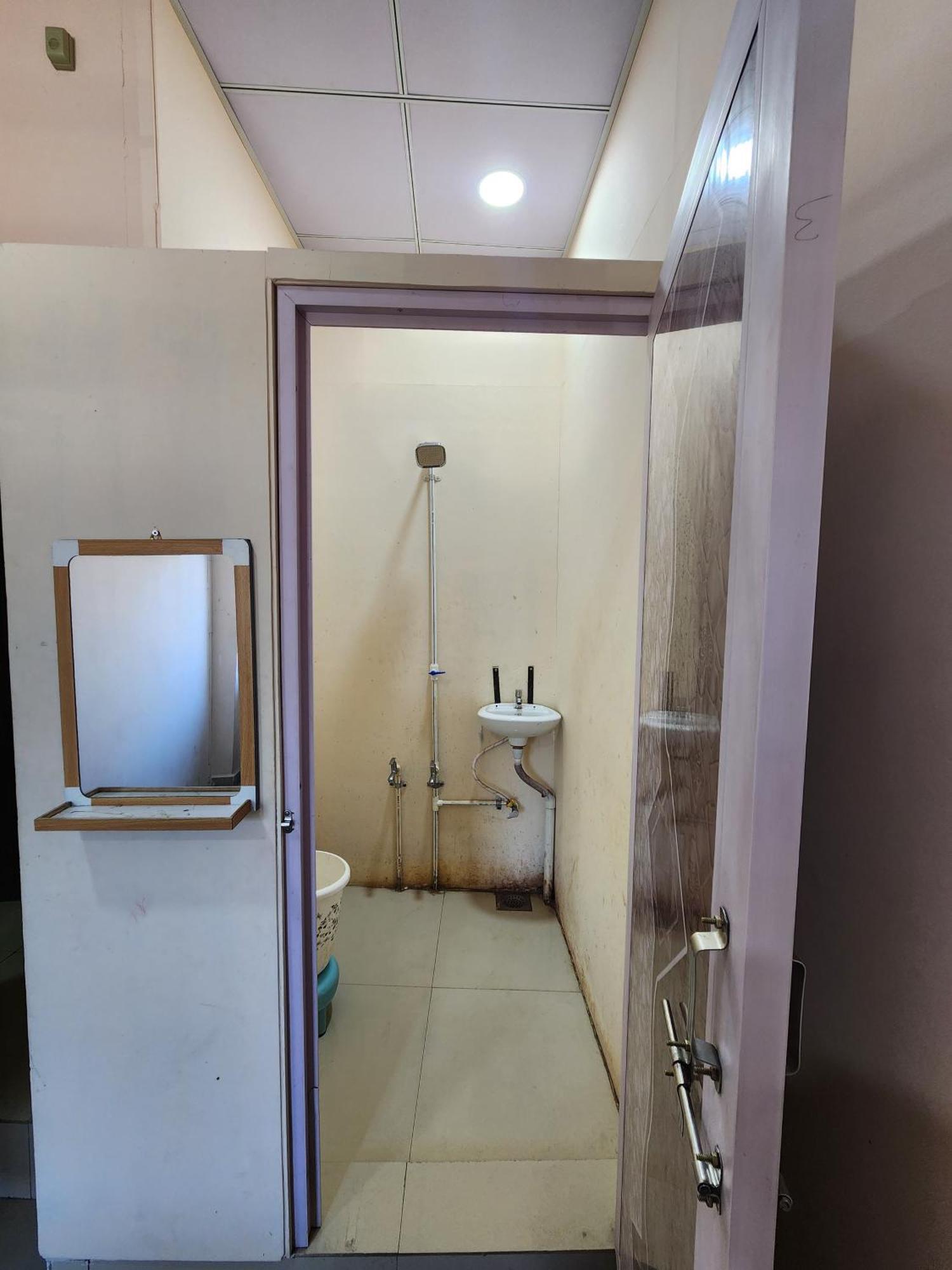 Hotel Diamond Ac Dormitory And Guest House Surate Exterior foto