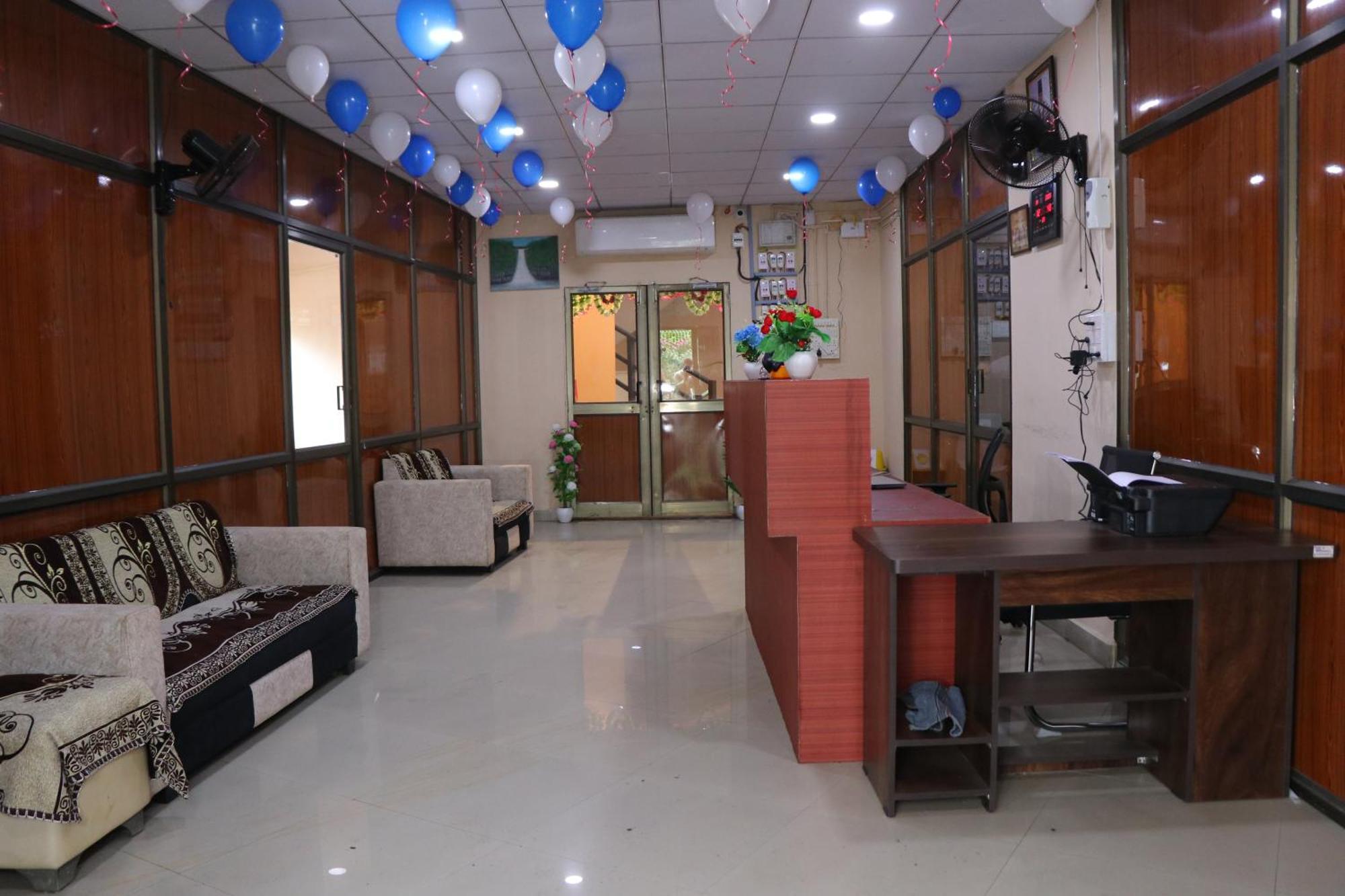 Hotel Diamond Ac Dormitory And Guest House Surate Exterior foto