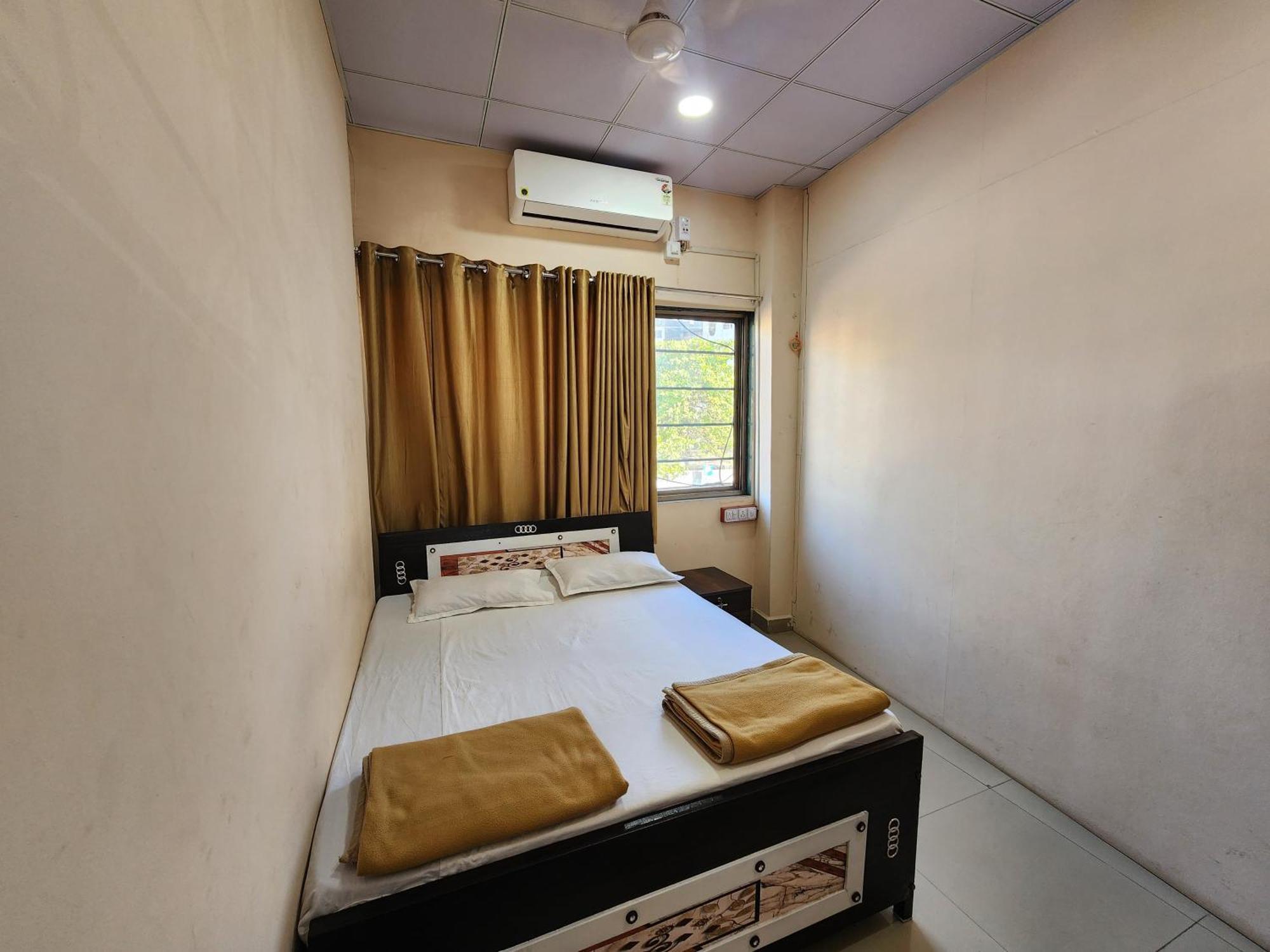 Hotel Diamond Ac Dormitory And Guest House Surate Exterior foto